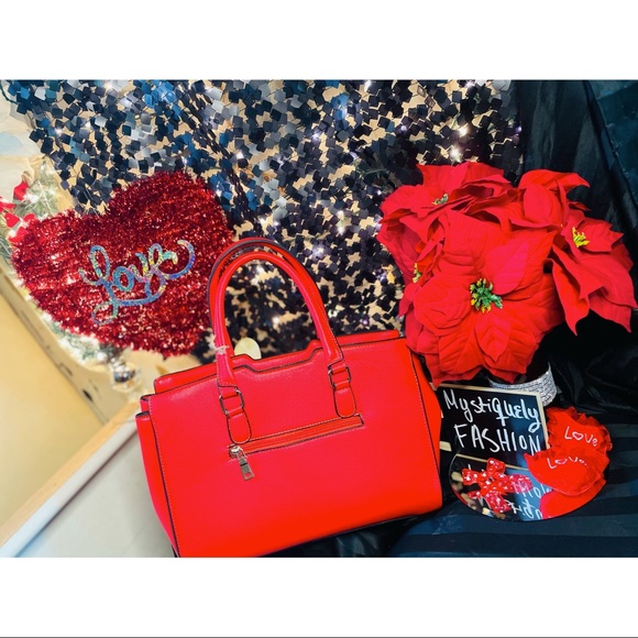 Red Passion Women’s Shoulder Bag - Picture 6 of 7